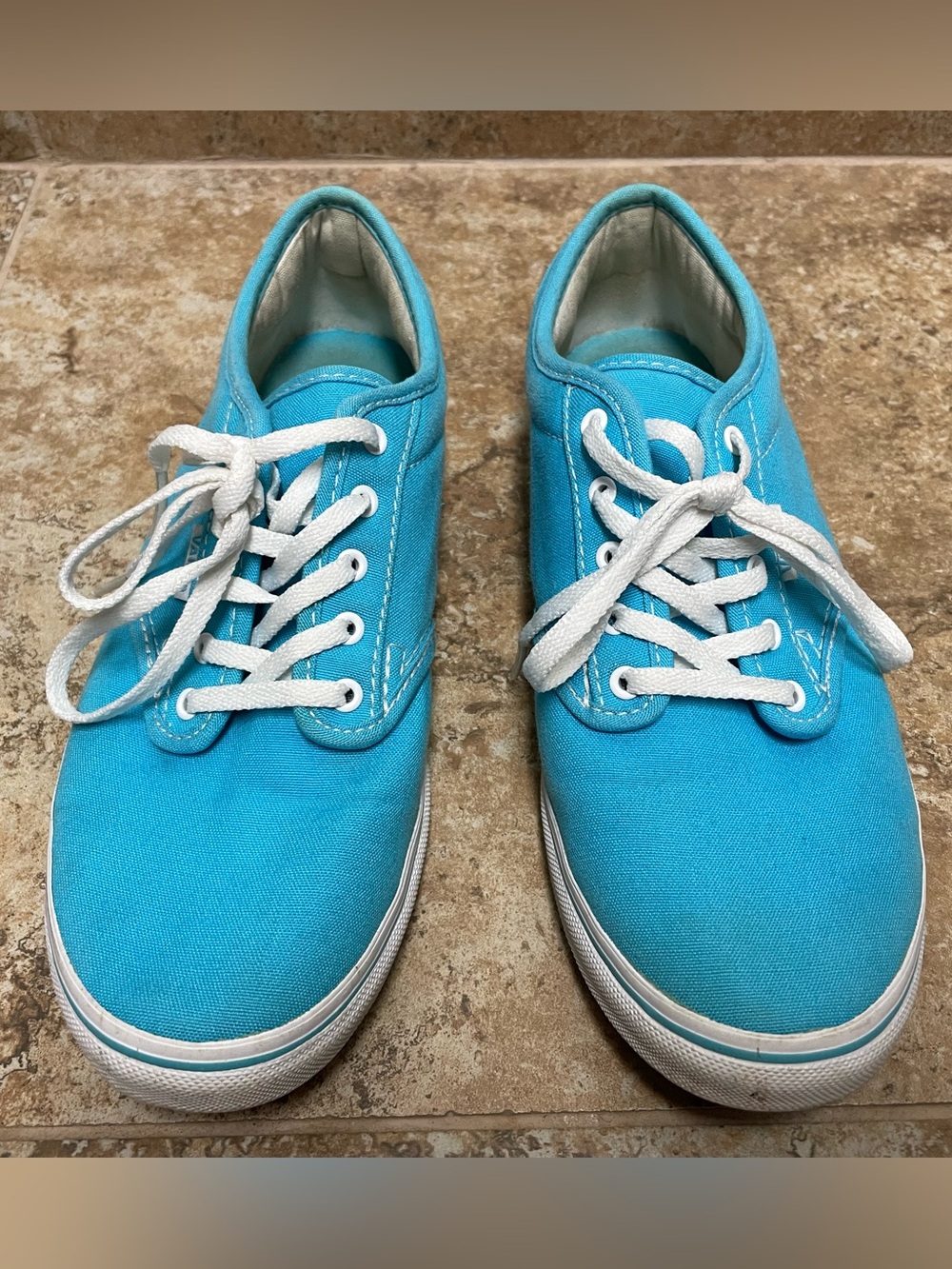 Women’s VANS turquoise blue canvas sneakers / tennis shoes, size 8.5M